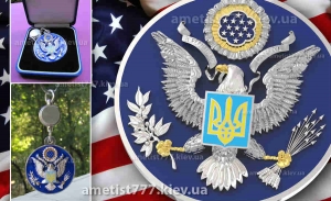 Ювелирные изделия на заказ. Серебряный брелок с цветными ювелирными эмалями и позолотой в Киеве